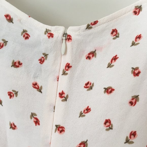 Reformation Raleigh Dress in "Cherries," Size 6 - Picture 6 of 6